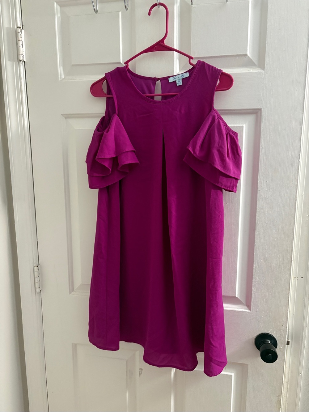 She + Sky Magenta Cold-Shoulder Ruffle Midi Dress